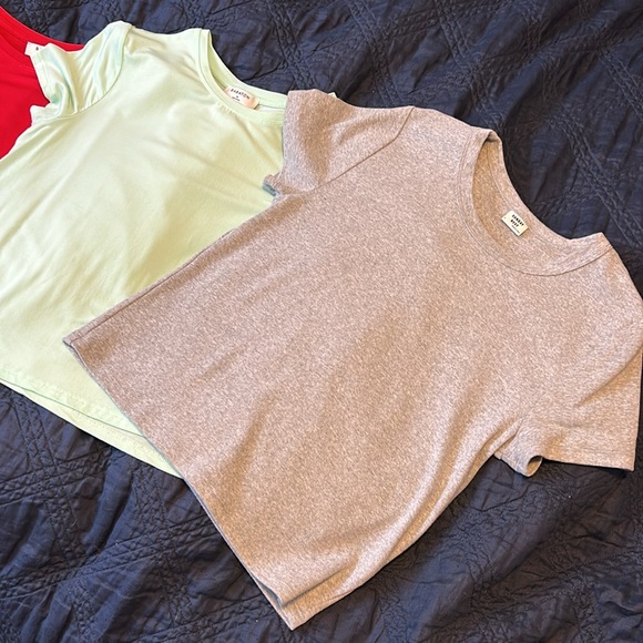 Aritzia everyday T shirt bundle. - Picture 8 of 10
